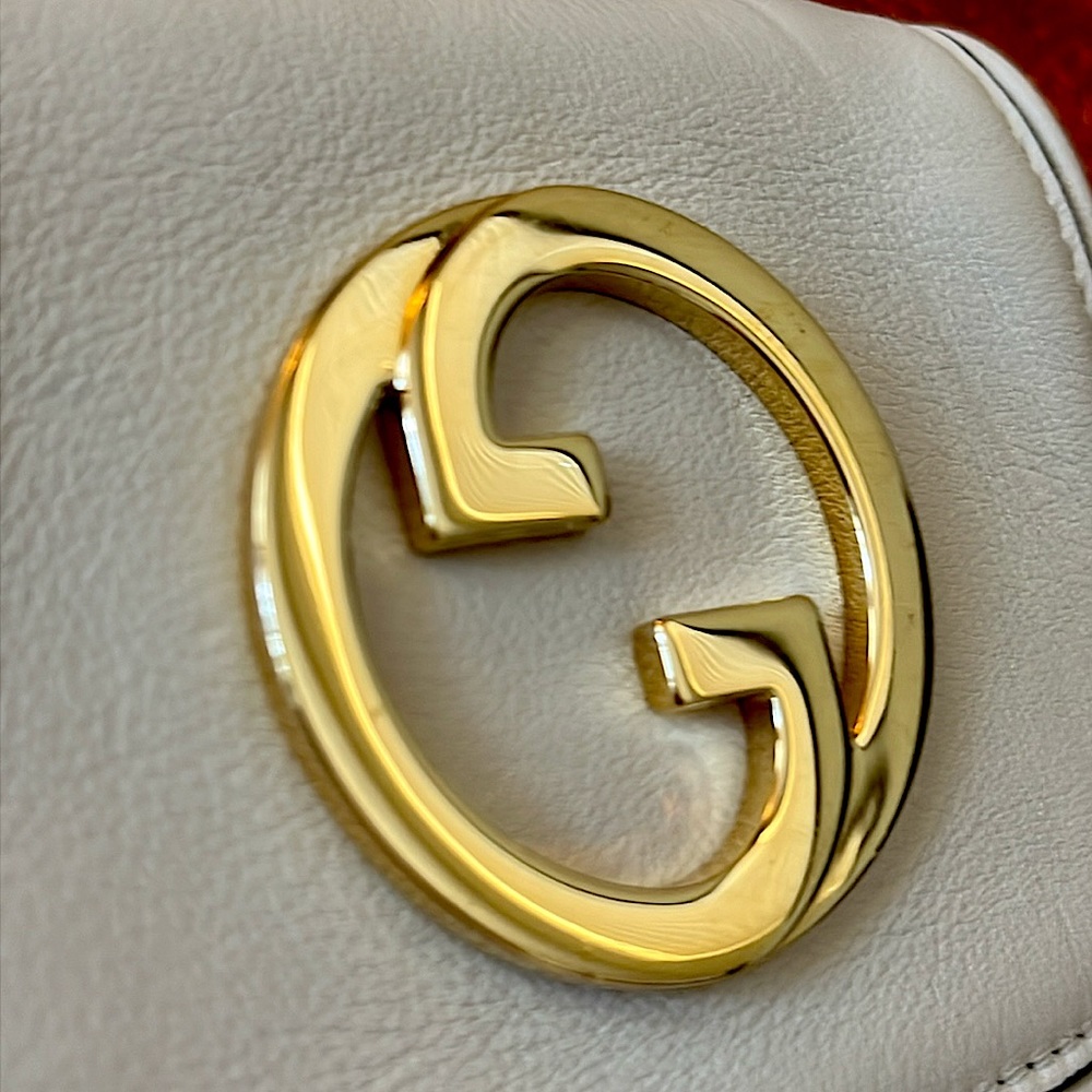 ⚡️SOLD 3-7-24⚡️GUCCI Blondie Wallet/Bag W/Crossbody Strap (Leather)